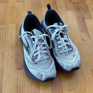 Woman’s  Brooks Revel size 9 White and Black Athletic Shoes